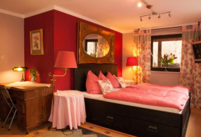 Charming Apartment with Mountain View, Altmünster